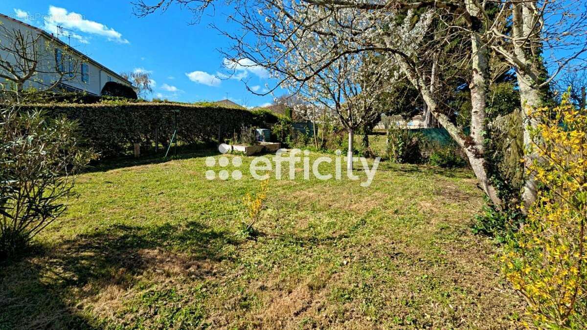 Maison à SAINT-YRIEIX-SUR-CHARENTE