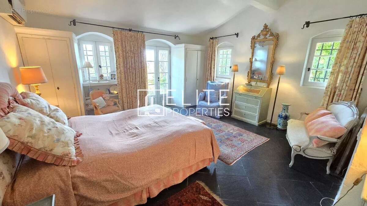 Maison 5 pièces de 193 m² - mouans-sartoux castellaras - photo 8