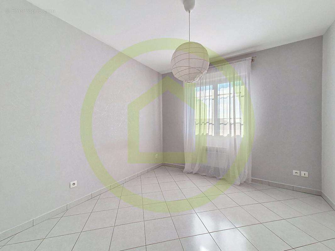 Maison à COSNES-ET-ROMAIN