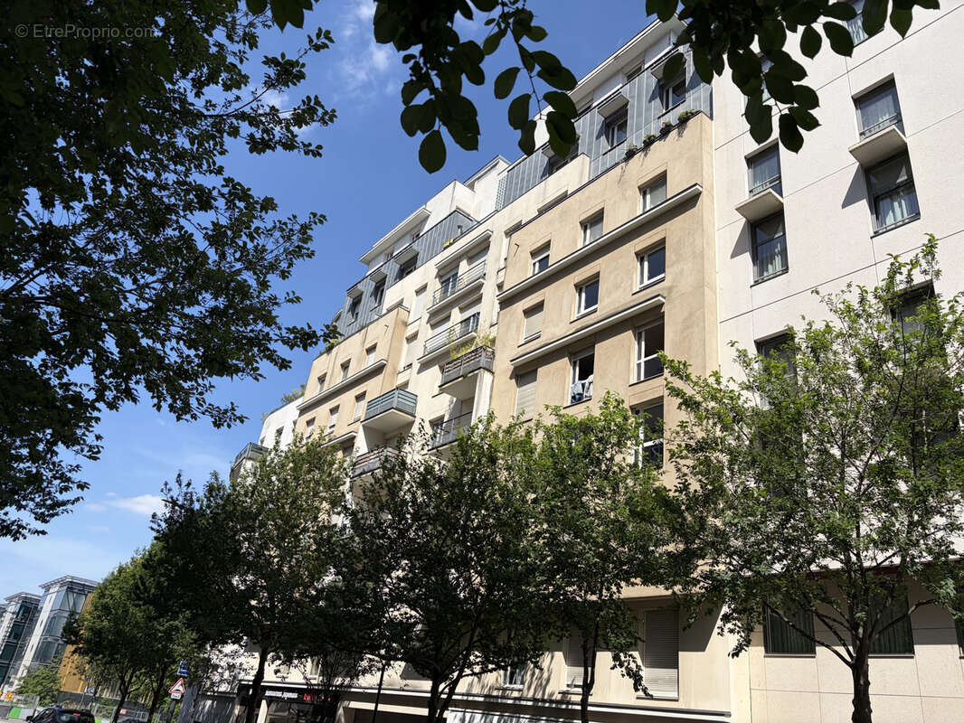 Appartement à COURBEVOIE