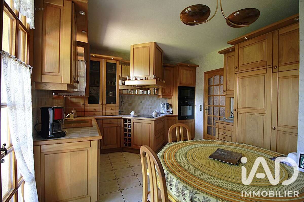 Maison 185 m² à Mandres-Les-Roses  - photo 6