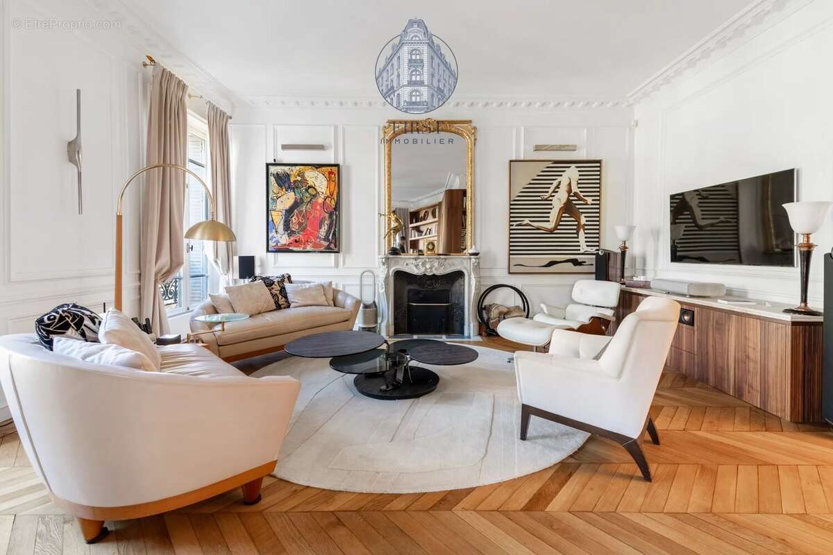 Appartement à PARIS-8E