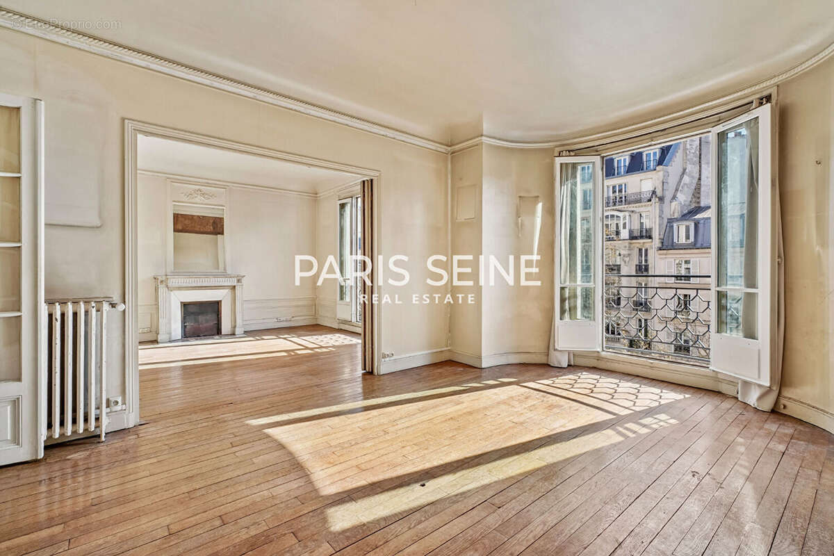 Appartement à PARIS-7E