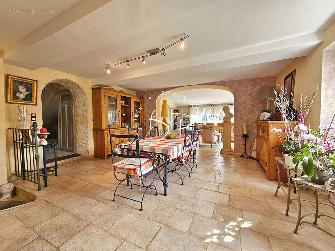 Maison à ENTRECASTEAUX