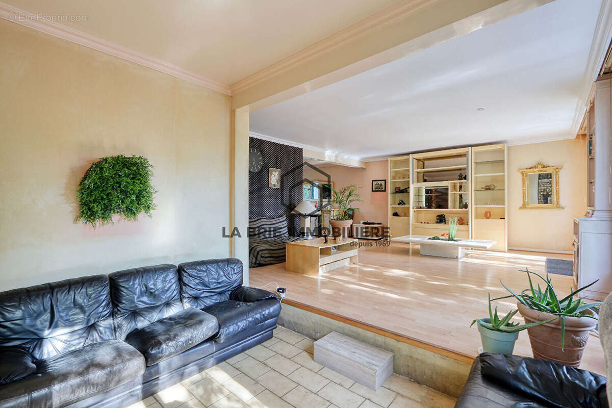 Maison à VILLECRESNES