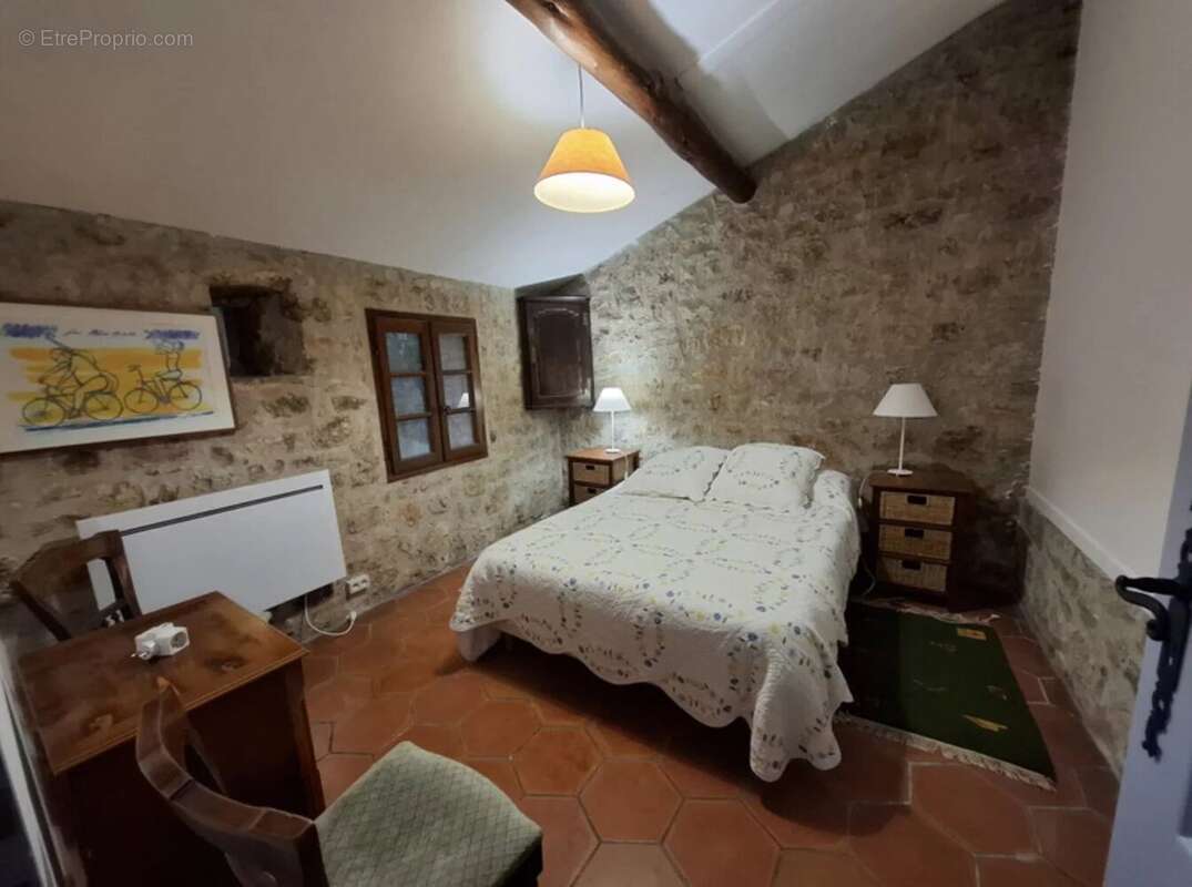 Maison à ENTRECASTEAUX