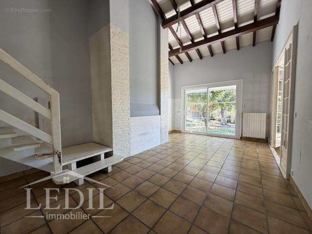 Grande maison sur grand terrain au calme en ville - photo 9