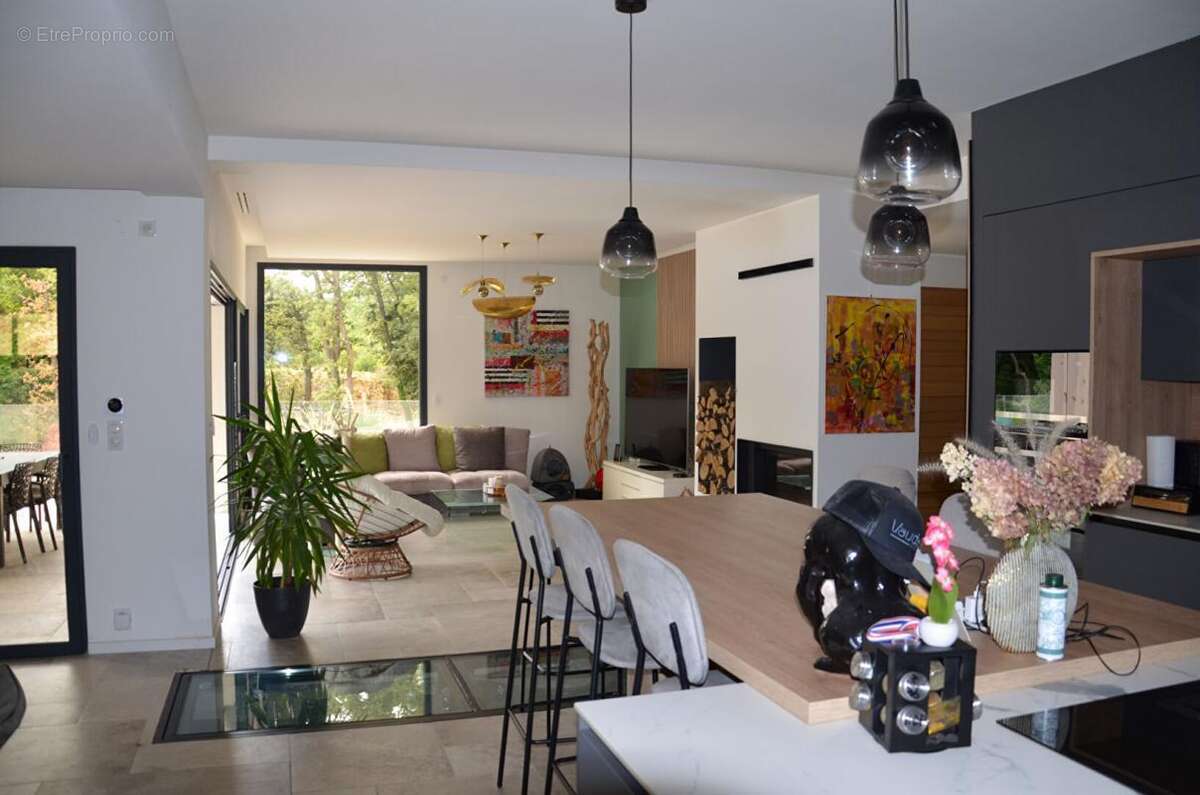 Maison à MONTELIMAR