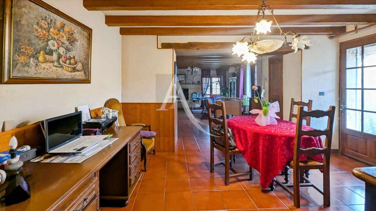 Maison à BLANQUEFORT-SUR-BRIOLANCE