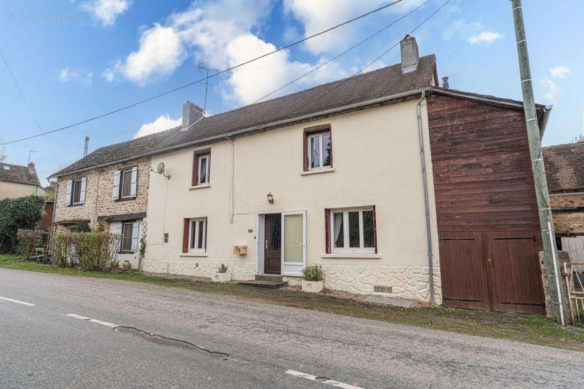 Maison à COUSSAC-BONNEVAL