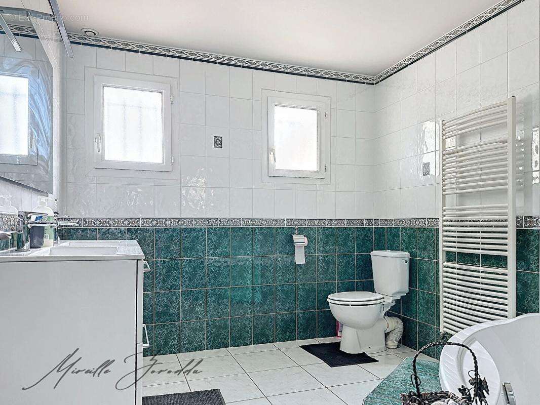 Maison à JONQUIERES-SAINT-VINCENT