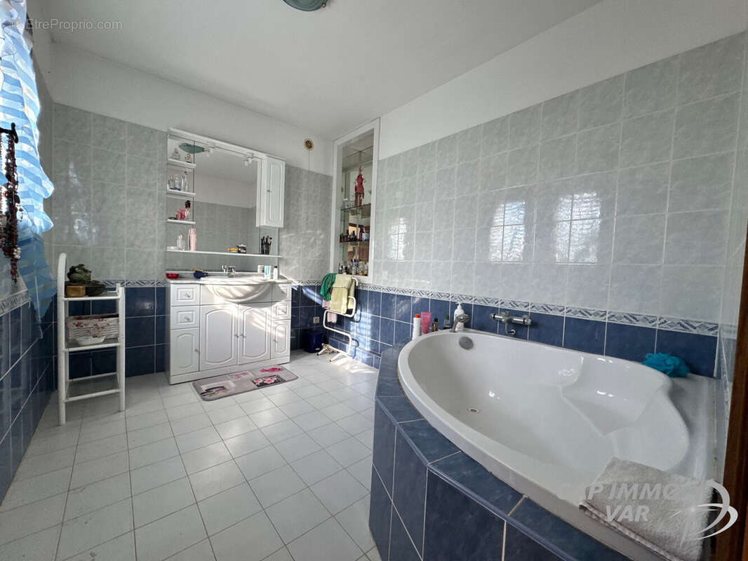 Maison à SIX-FOURS-LES-PLAGES