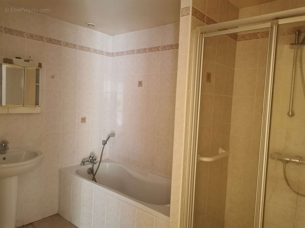 Maison à MONTAGNIEU