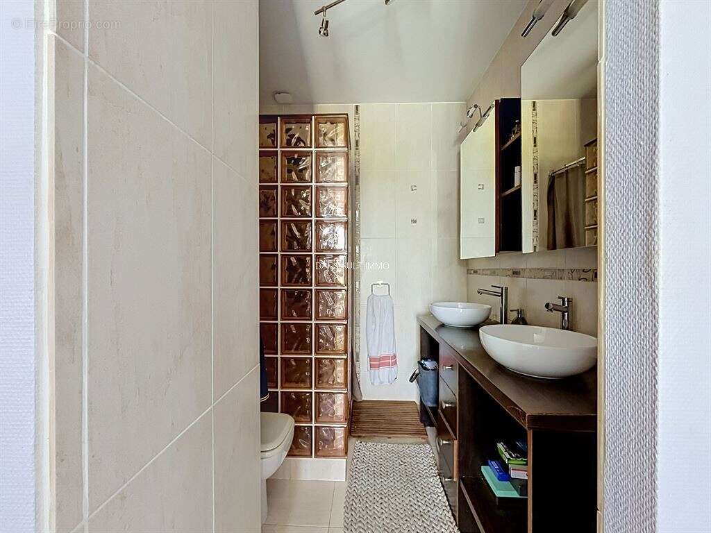 Villa familiale plain-pied de 149 m² sur parcelle de 878 m² avec piscine - photo 7