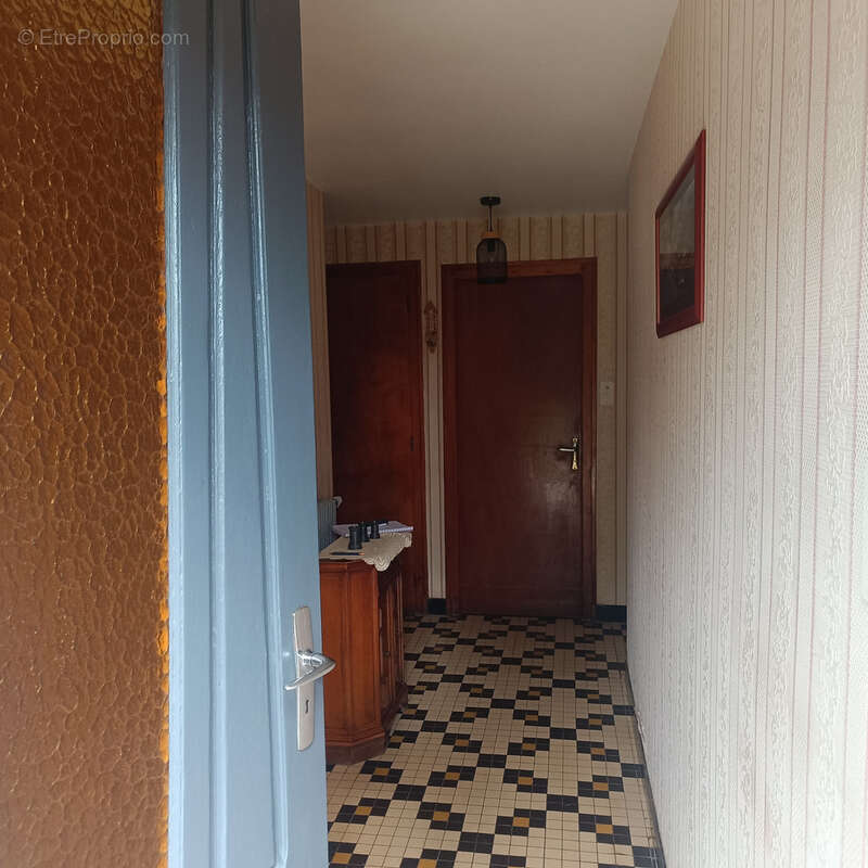 Maison à NEANT-SUR-YVEL