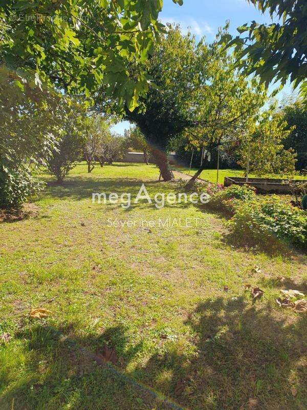 Maison lumineuse avec un grand jardin à Fléac - photo 4