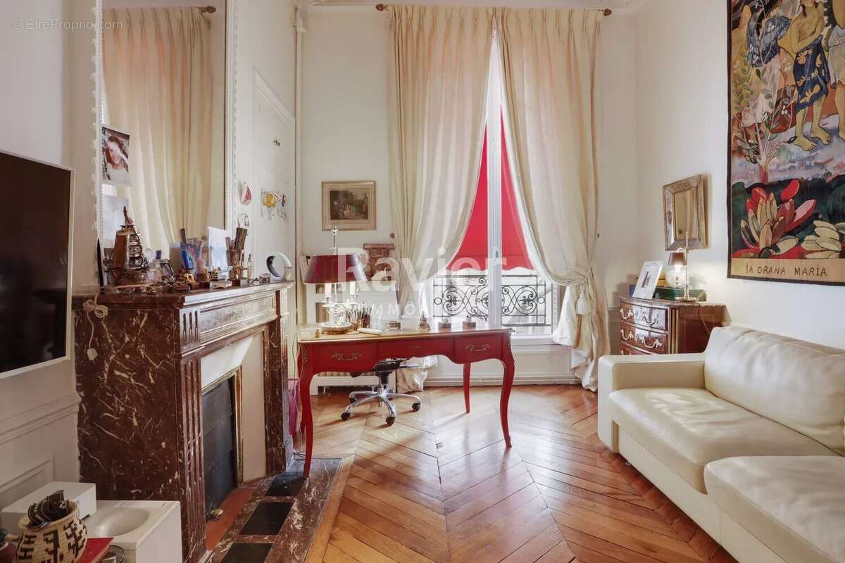 Appartement à PARIS-17E