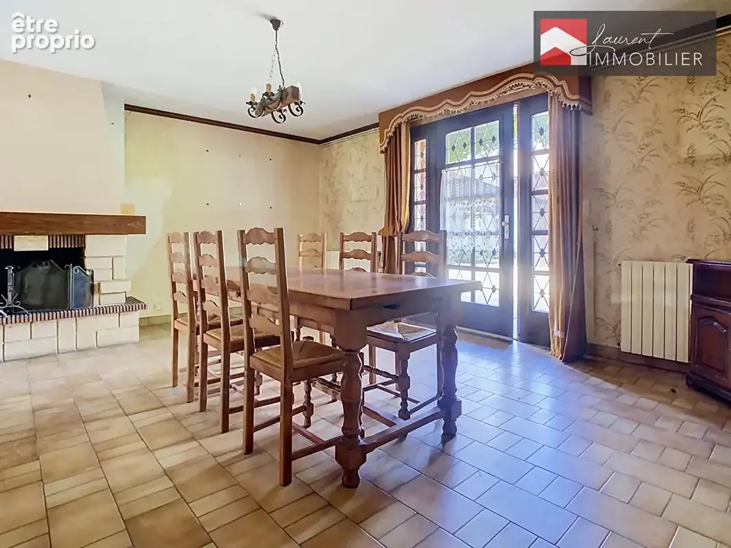 FRONTENARD à Vendre - ensemble immobilier avec 3 Hectares de terres agricoles, bâtiment d'exploitation et deux habitations. - photo 3