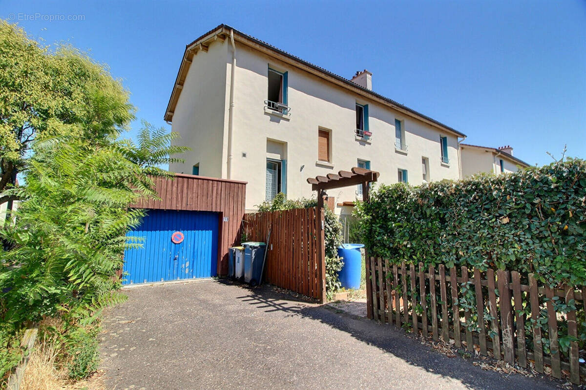 Maison 3 pièces 72 m² · à Clermont-Ferrand · 72,2 m² · 165 000 €