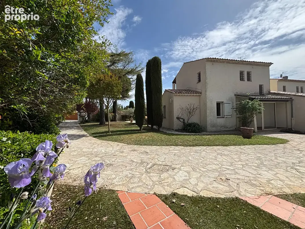 Allauch - Les Aubagnens: Villa de charme T6 d'environ 121m2 avec terrain plat de 1550m2 et piscine - photo 5