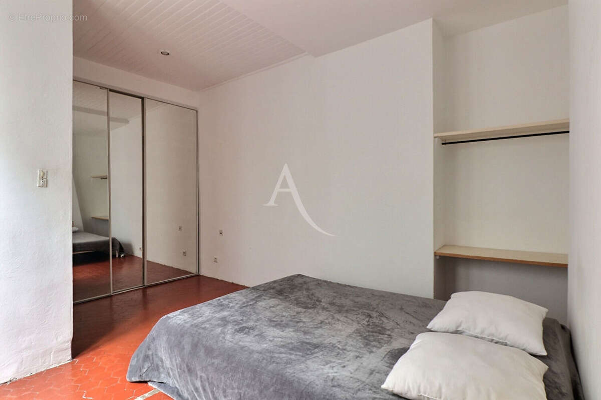 Appartement à MARSEILLE-1E