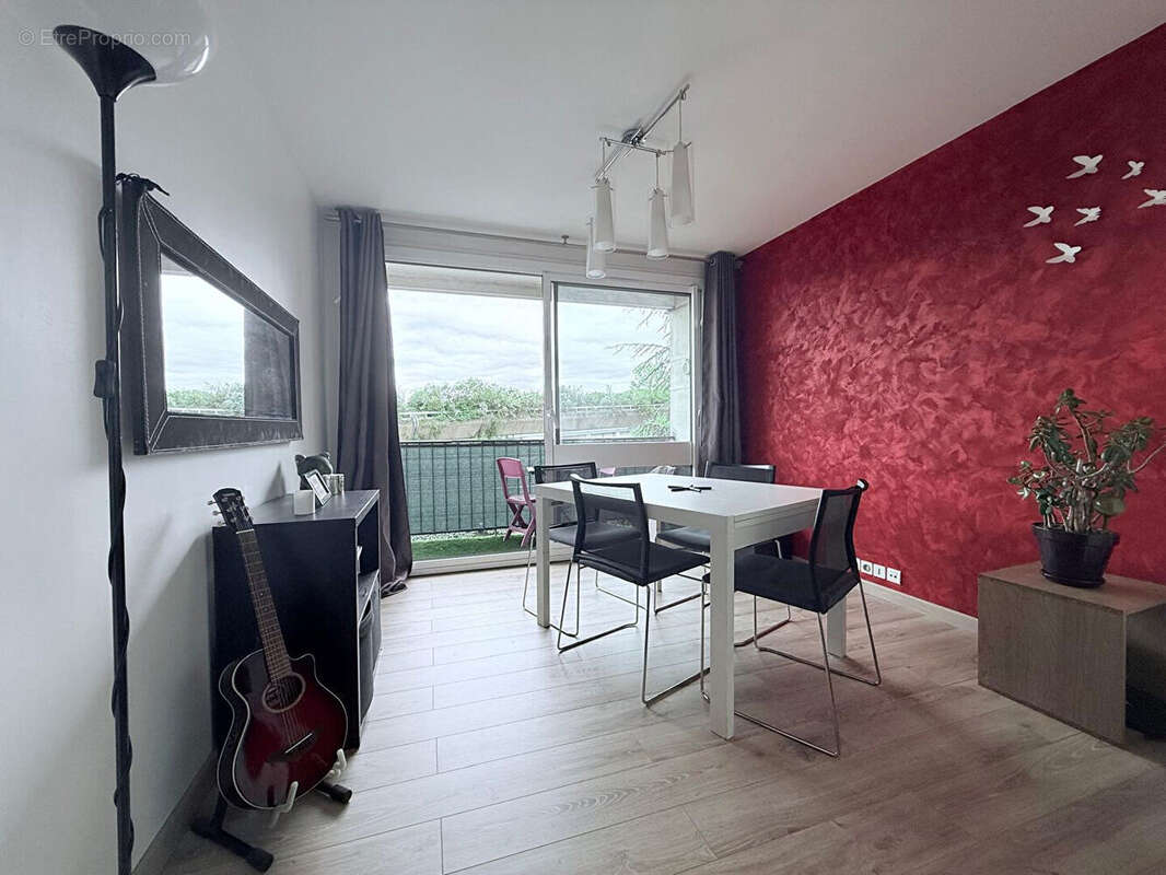 Appartement à FONTENAY-LE-FLEURY