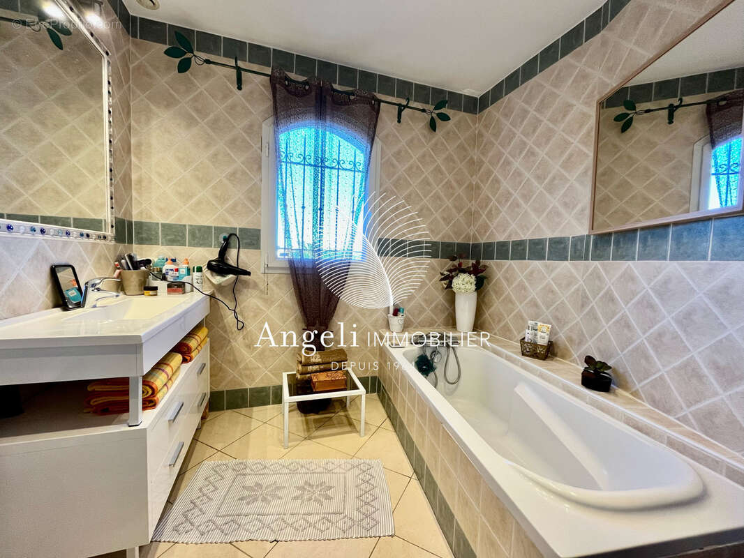 Saint aygulf : villa avec belle vue degagee - photo 10