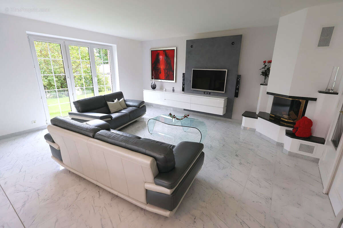 Maison à VILLAGE-NEUF