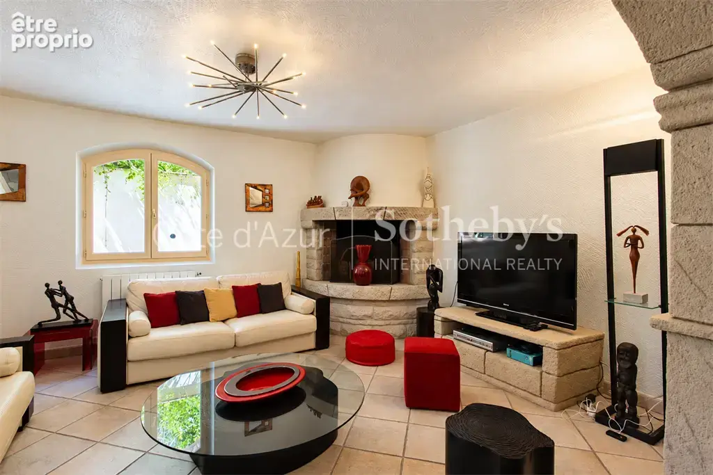 Cagnes-sur-Mer, propriété en pierre avec piscine chauffée et vue sur le Haut-de-Cagnes - photo 9