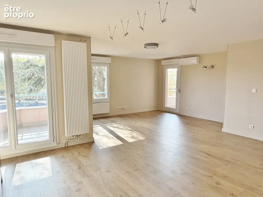 Beau T4 de 88 m2 en plein centre et au calme avec 3 chambres, 2 balcons et 1 garage - photo 2
