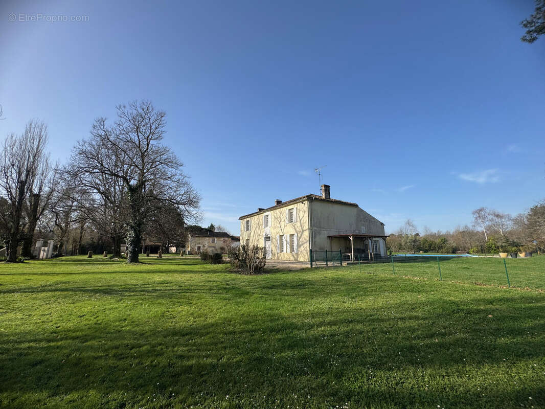 Maison à SAINT-SIGISMOND-DE-CLERMONT
