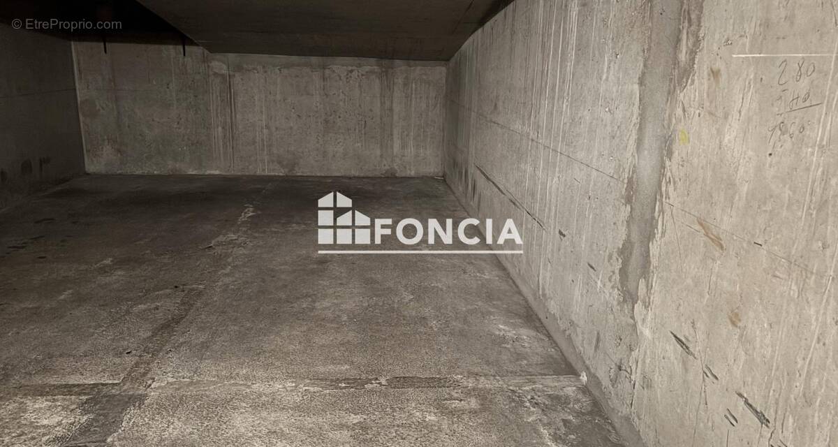 Parking à PARIS-15E