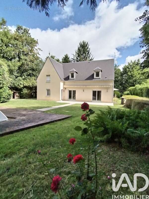 Maison 206 m² à Crevecoeur-Le-Grand  - photo 4