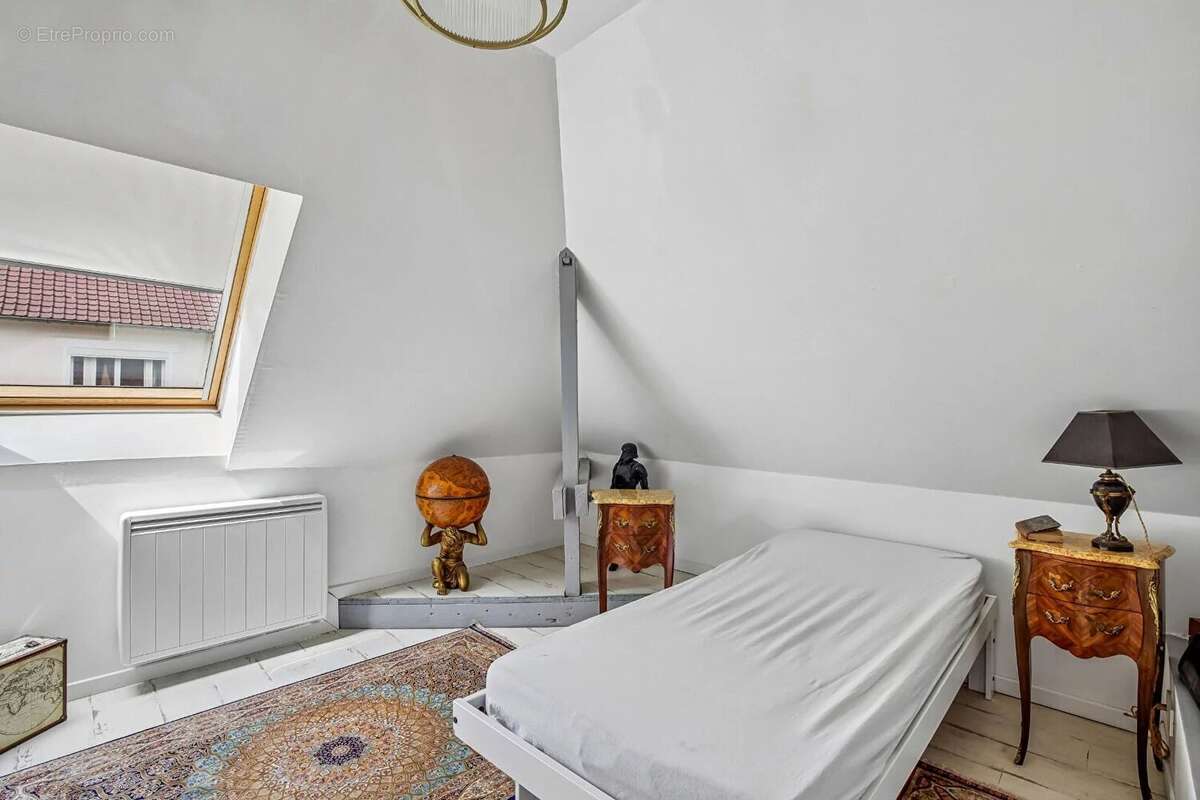 LE PECQ, maison de 215 M2 au sol sur 347 M2 de terrain - photo 9