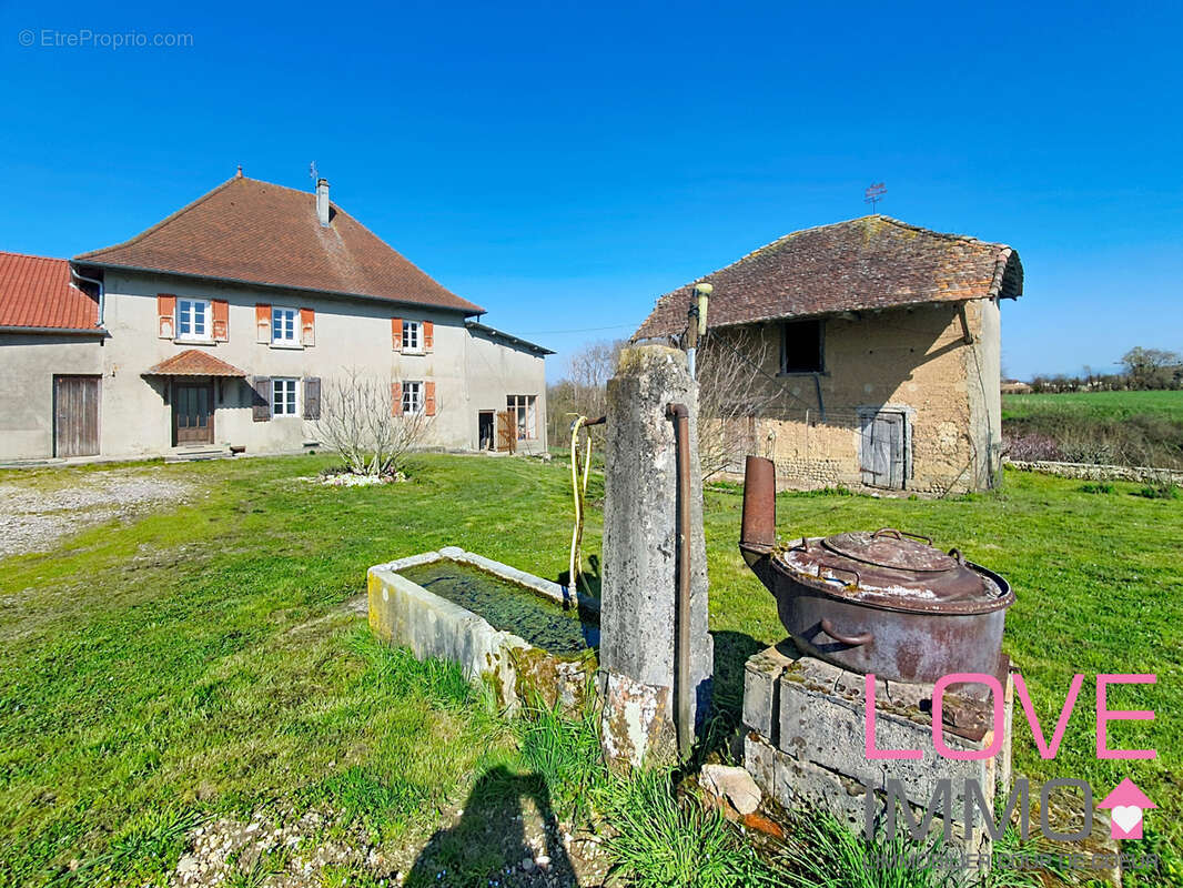 Maison à SAINT-DIDIER-DE-LA-TOUR