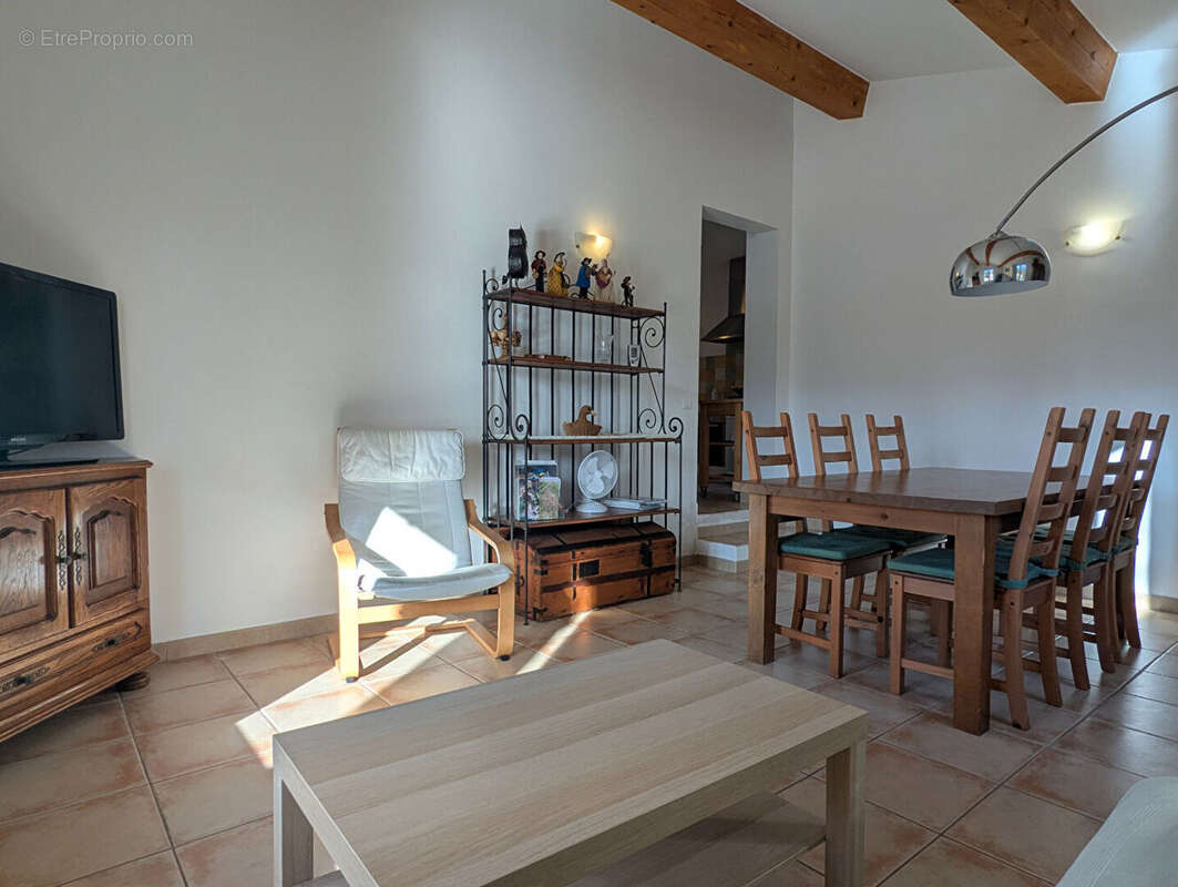 SALERNES propriété de 2 maisons, dépendances, piscine, terrain 8.444 m² - photo 14