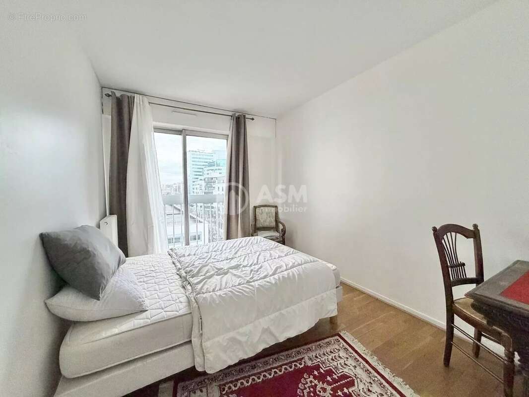 Appartement à COURBEVOIE