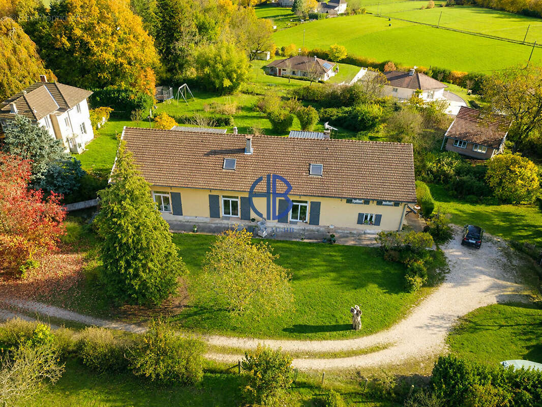 Maison à FAVERGES-DE-LA-TOUR