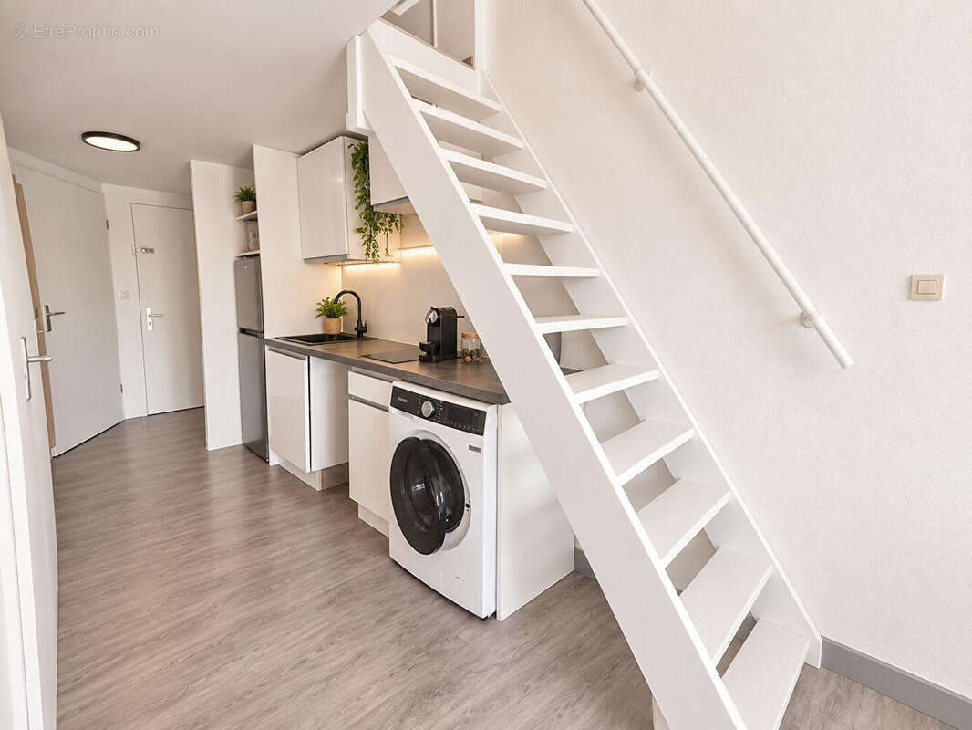 A Saint-Mandrier-sur-Mer (83430) ,Quartier Pin Rolland 3 pièce(s) 42 m2 + vue mer + Parking - photo 4
