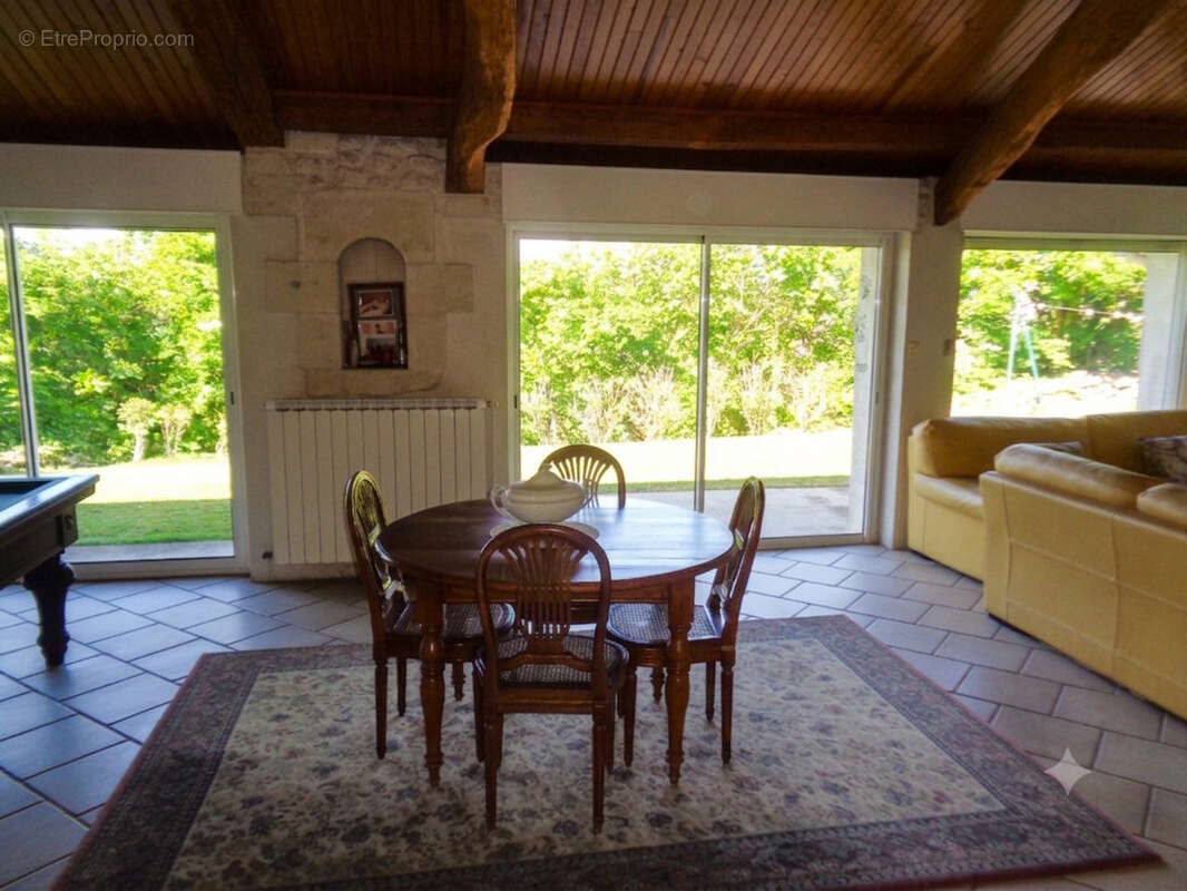 Maison charentaise en pierre rénovée – 163 m² habitables – Saint-Ciers-du-Taillon (17240) - photo 4