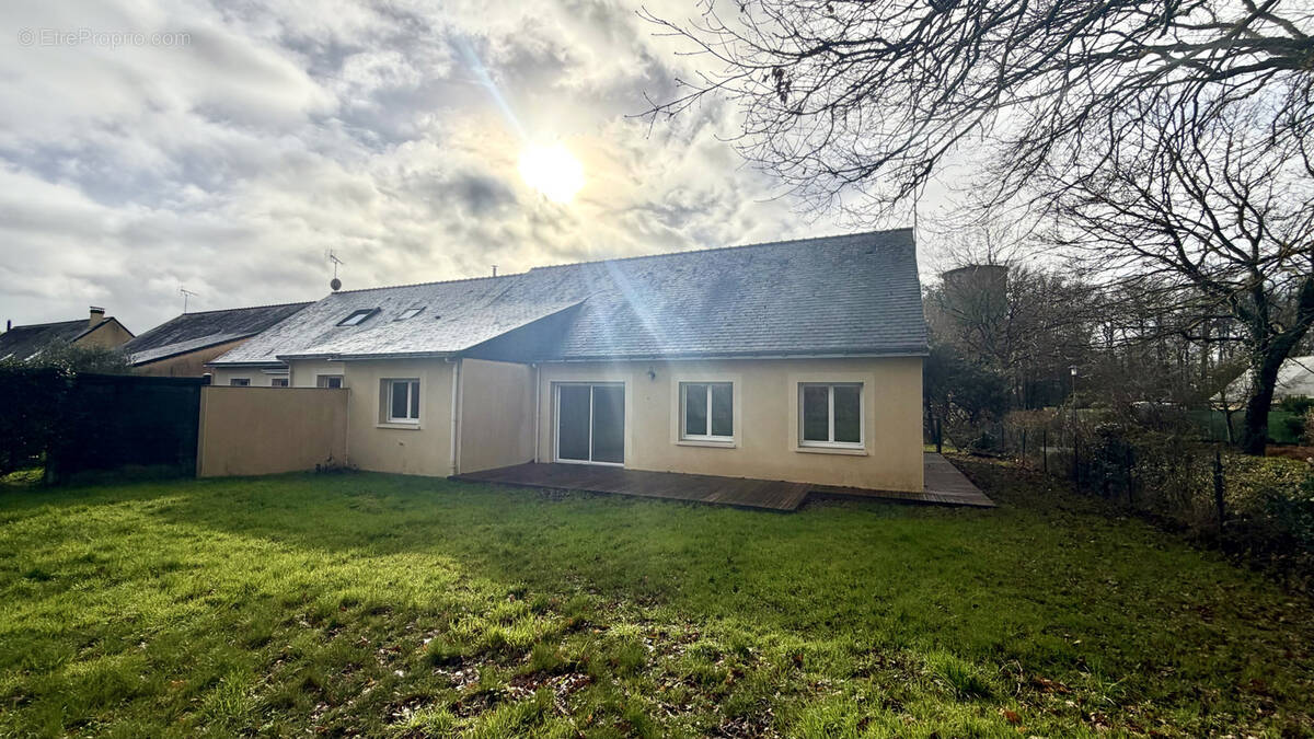 Maison à SAINT-CLEMENT-DE-LA-PLACE