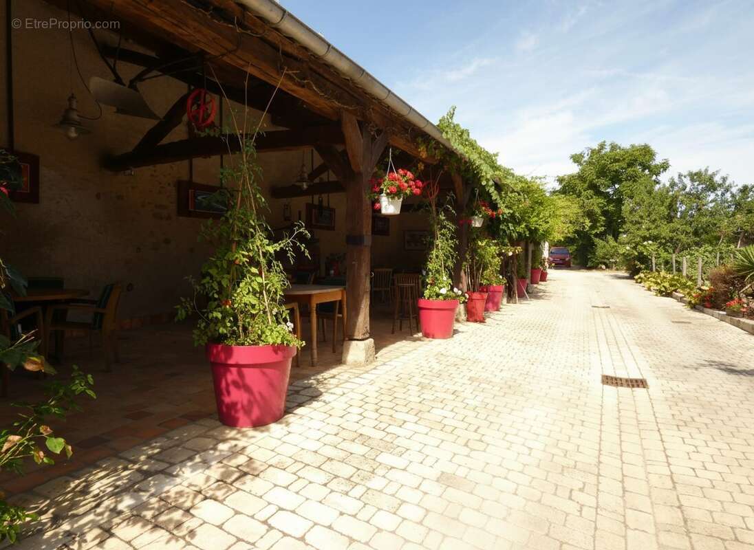 Commerce à VIENNE-EN-VAL