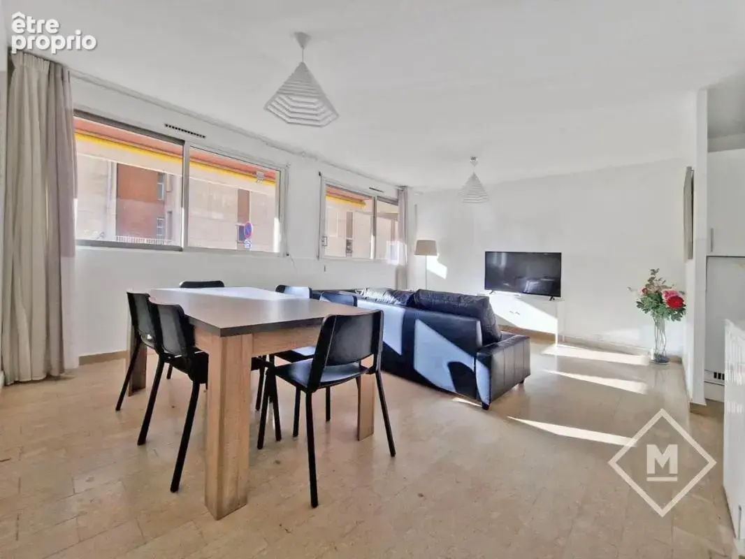 T4 Spacieux de 80m² à Vendre au Cœur du 7ème arrondissement de Marseille - photo 2