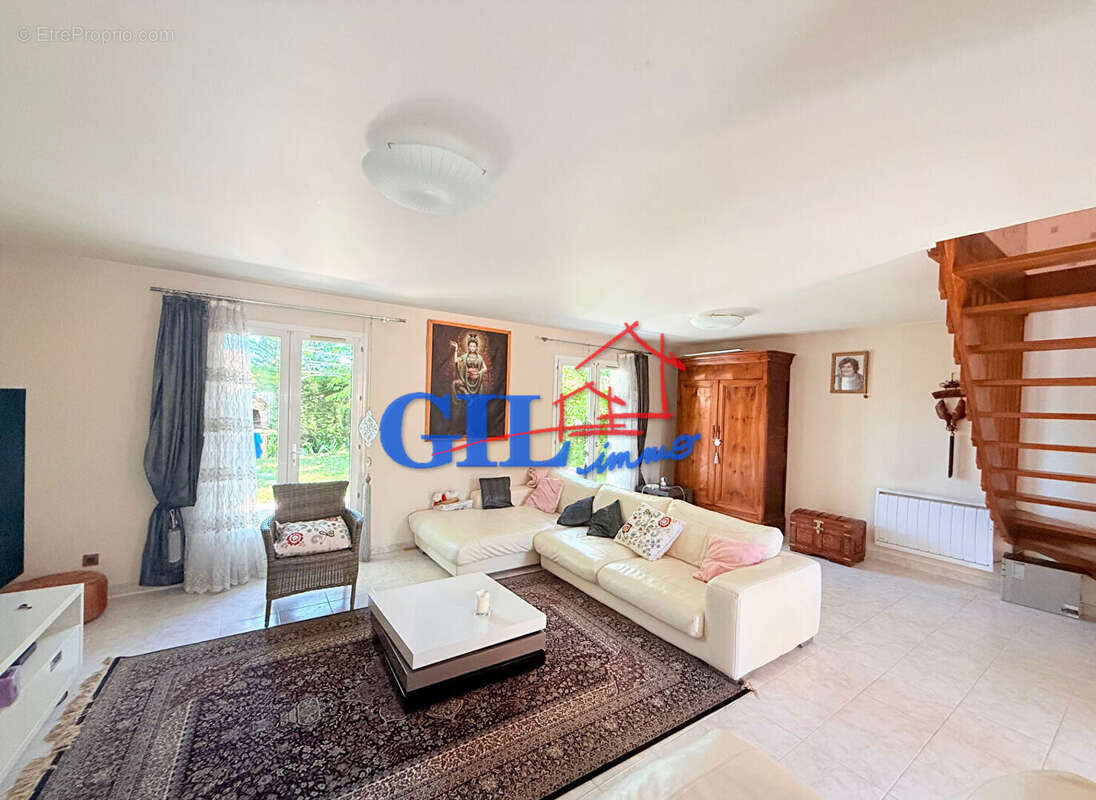 Maison à SAVIGNY-LE-TEMPLE