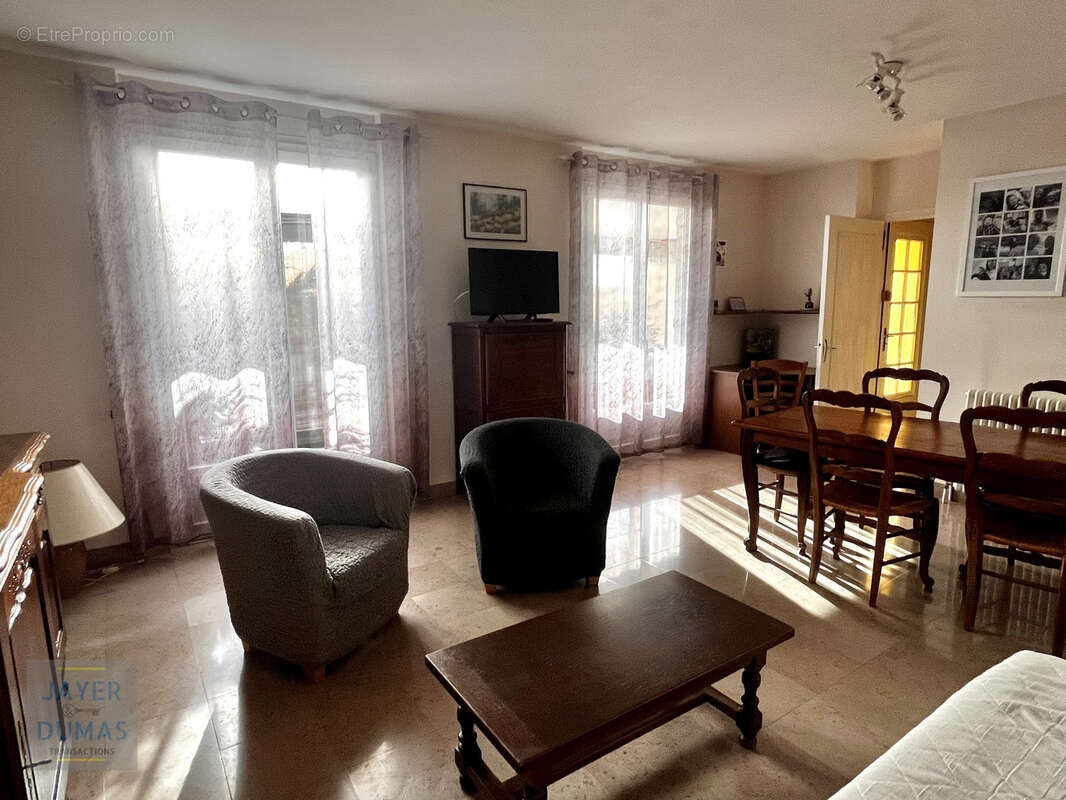 SAINT-GERMAIN-DU-PLAIN - Maison sur sous-sol avec véranda et 1 950 m2 de terrain - photo 2