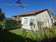 Maison à POULE-LES-ECHARMEAUX