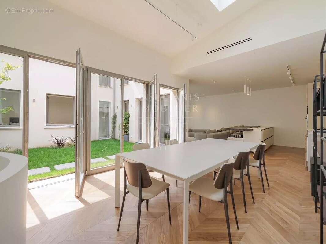 Maison à PARIS-14E