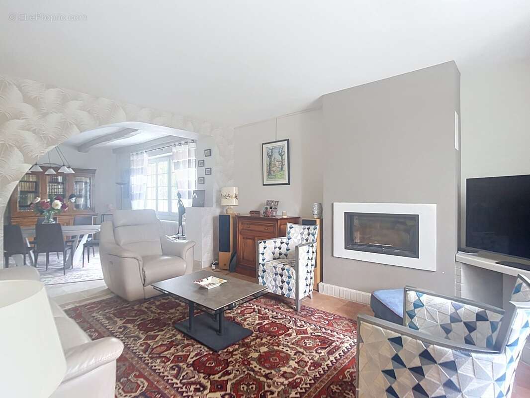 Saint-roch – le charme des belles pierres dans un écrin de verdure, maison de plus de 190 m2 habitables, 5 chambres - photo 3