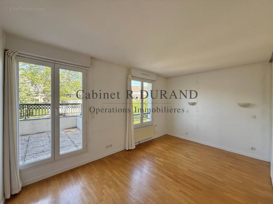 Appartement à LA GARENNE-COLOMBES