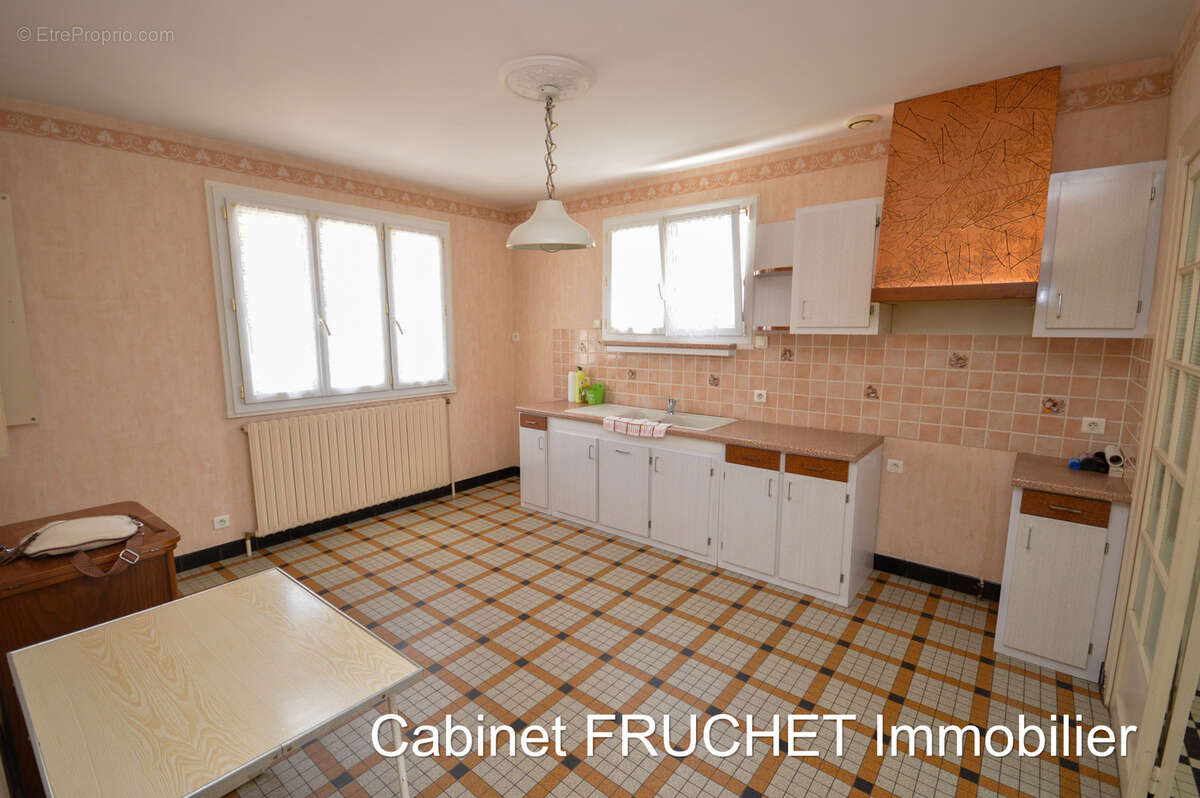 Axe POUZAUGES - LA CHATAIGNERAIE - Agréable maison en centre bourg - photo 3